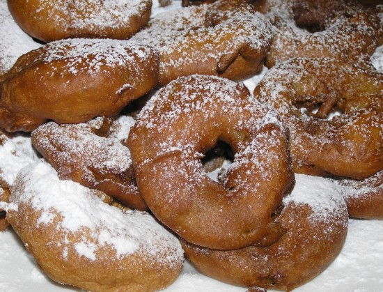 http://www.worldcook.net/Cooking/Pictures1000/Blog/CA-Appelflappen-XXX.jpg